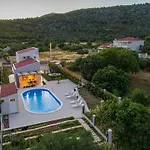 Stunning Home In Dograde Dom wakacyjny *