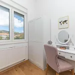 Dom wakacyjny Stunning Home In Dograde Dograde