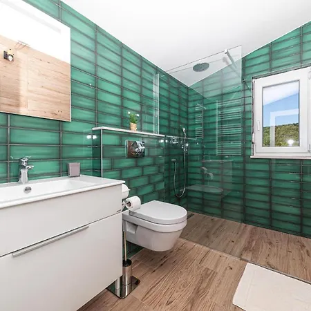 Stunning Home In Dograde Dom wakacyjny