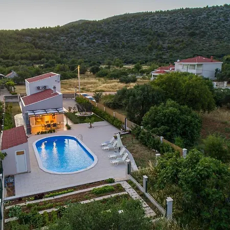 Stunning Home In Dograde Dom wakacyjny *