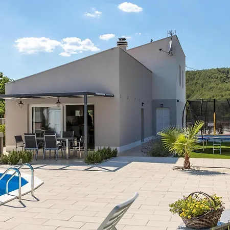 Stunning Home In Dograde Dom wakacyjny