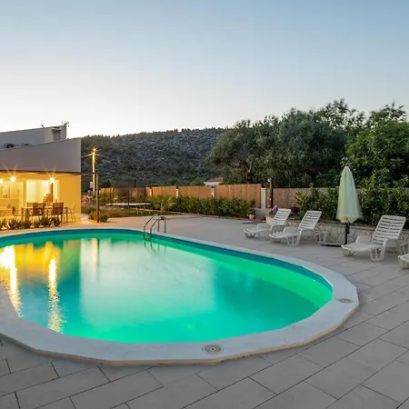 Dom wakacyjny Stunning Home In Dograde Dograde